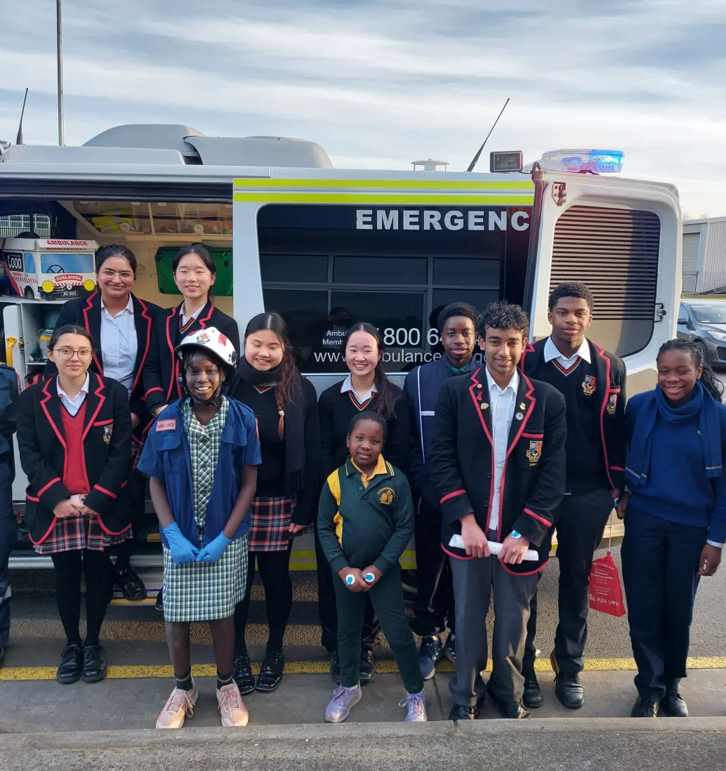 Students and teachers visit ambulance service in Australia.